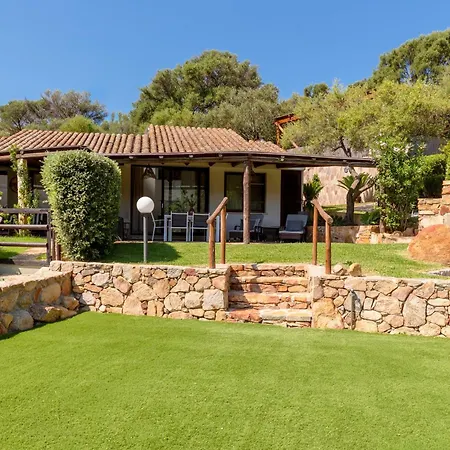 Villa Sa Barchitta A Nella Baia Di Porto Luna *