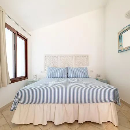 Villa Sa Barchitta A Nella Baia Di Porto Luna
